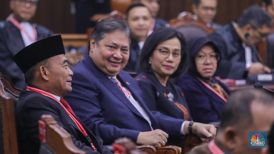 Empat Menteri Kabinet Maju menghadiri sidang lanjutan sengketa Perselisihan Hasil Pemilihan Umum (PHPU) 2024 di gedung Mahkamah Konstitusi (MK), Jakarta, Jumat (5/4/2024). (CNBC Indonesia/Faisal Rahman)