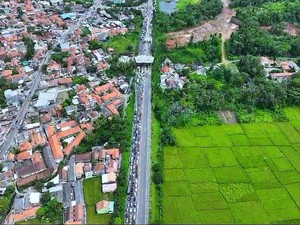 Pelabuhan Merak Padat, Antrean Kendaraan di Tol Capai 4 Km