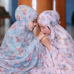 Anak Ridwan Kamil Ungkap Alasan Lepas Kerudung, Ini Respons Sang Ibu