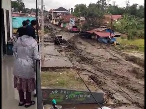 Penampakan Banjir Lahar Dingin Gunung Marapi Terjang Tanah Datar Sumbar