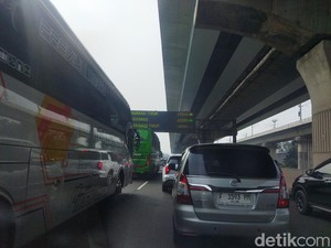 Tol Japek Padat Pagi Ini, Contraflow Diberlakukan Mulai Km 47