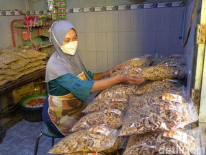 Gurih Kriuk Keripik Jamur di Tulungagung Banjir Pesanan Jelang Lebaran