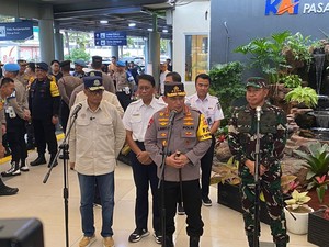Menhub, Kapolri hingga Panglima TNI Tinjau Arus Mudik di Stasiun Senen