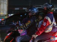 Potret Pemudik Motor Mulai Padati Ruas Jalan Bekasi