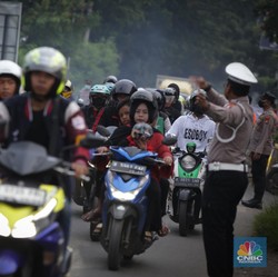 Potret Pemudik Motor Padati Jalan Tambun di H-4 Lebaran