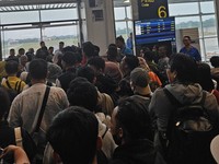 Lion Air Delay 4 Jam di Medan, Pemudik Puasa Sambil Desak-Desakan