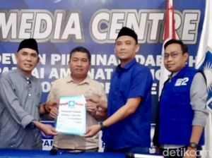 Istri Taufan Pawe Ambil Formulir Penjaringan Cawalkot Parepare Lewat PAN