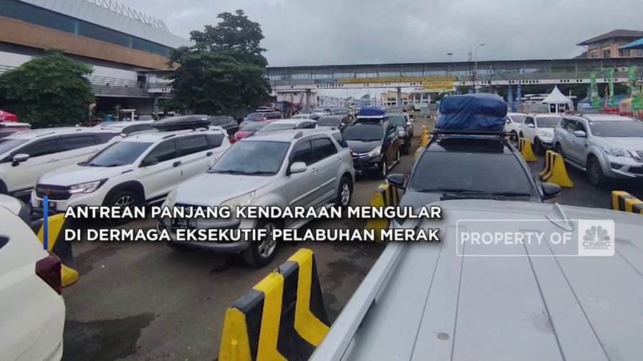 Potret Antrean Kendaraan Mengular di Dermaga Eksekutif Pelabuhan Merak