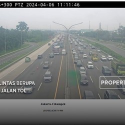 Video: Tol Jakarta-Cikampek Dipadati Pemudik, Contraflow Diberlakukan