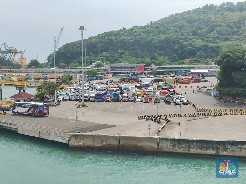 Suasana dermaga eksekutif di Pelabuhan Merak, Banten, Sabtu (6/4/2024). (CNBC Indonesia/Sefti Oktaranisa). Suasana dermaga eksekutif di Pelabuhan Merak, Banten, Sabtu (6/4/2024). (CNBC Indonesia/Sefti Oktaranisa).