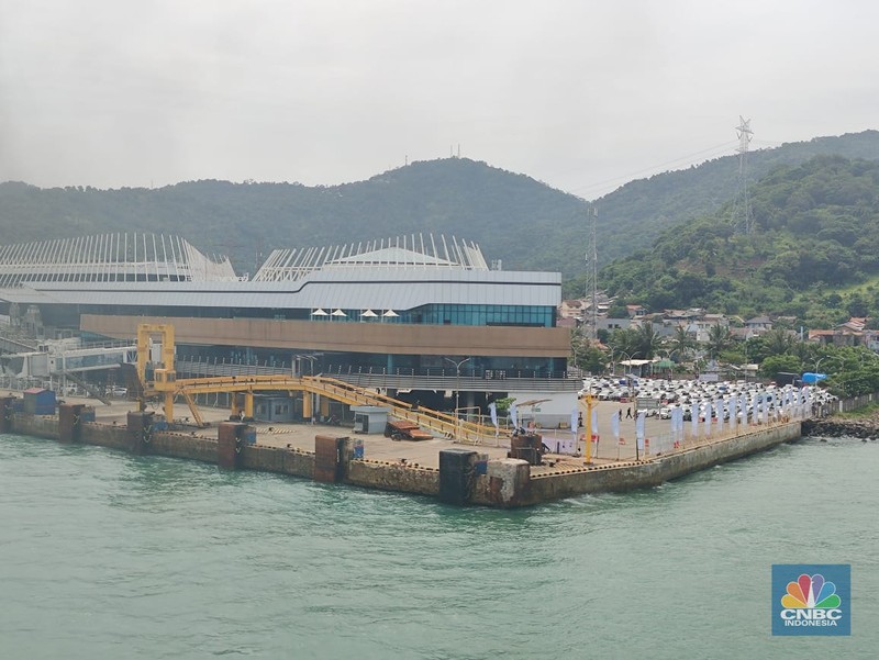Suasana dermaga eksekutif di Pelabuhan Merak, Banten, Sabtu (6/4/2024). (CNBC Indonesia/Sefti Oktaranisa). Suasana dermaga eksekutif di Pelabuhan Merak, Banten, Sabtu (6/4/2024). (CNBC Indonesia/Sefti Oktaranisa).