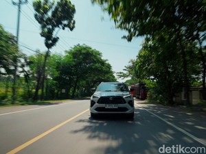 Jalur Pantura Tak Lagi Menakutkan Berkat Fitur Pintar Toyota Yaris Cross Hybrid Ini