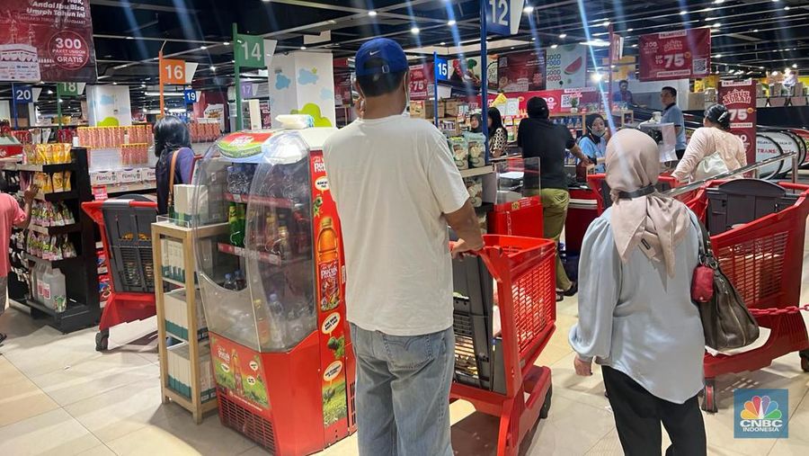 Transmart Full Day Sale, Sabtu (6/4/2024). (CNBC Indonesia/Lynda Hasibuan)