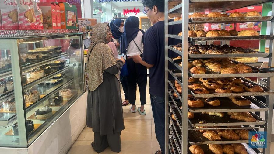 Transmart Full Day Sale, Sabtu (6/4/2024). (CNBC Indonesia/Lynda Hasibuan)