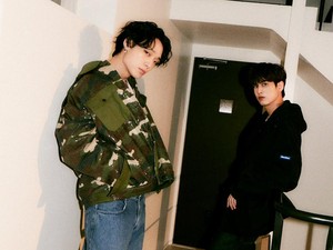 Bobby & Chanwoo iKON Pamit Wamil Mei