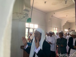 Jemaah Tarekat Naqsabandiyah di Sumut Gelar Salat Idul Fitri 9 April 2024