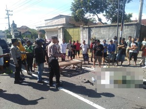 Mobil dan Motor Adu Banteng di Genteng Banyuwangi, Satu Orang Tewas