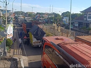 Nekat Beroperasi, 28 Truk Ditilang di Jalur Mudik Gilimanuk