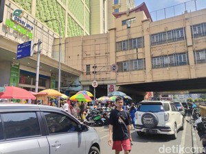 Lalin di Kawasan Pasar Tanah Abang Ramai Lancar H-3 Lebaran