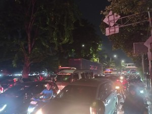 H-3 Lebaran, Jl Daan Mogot Macet Imbas Antrean Bus Masuk Terminal Kalideres