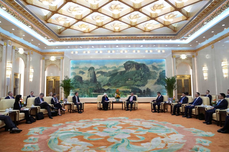 Menteri Keuangan Amerika Serikat, Janet Yellen bertemu dengan Perdana Menteri (PM) China Li Qiang di Beijing, China, Minggu (7/4/2024). (Tatan Syuflana/Pool via REUTERS) Menteri Keuangan Amerika Serikat, Janet Yellen bertemu dengan Perdana Menteri (PM) China Li Qiang di Beijing, China, Minggu (7/4/2024). (Tatan Syuflana/Pool via REUTERS)