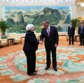 Detik-Detik Menteri Keuangan AS Temui PM China, Bahas Apa?