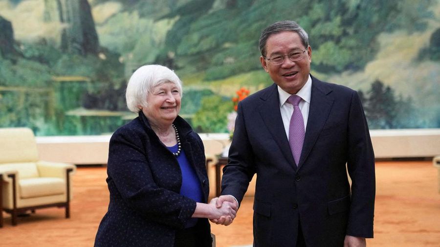 Menteri Keuangan Amerika Serikat, Janet Yellen bertemu dengan Perdana Menteri (PM) China Li Qiang di Beijing, China, Minggu (7/4/2024). (Tatan Syuflana/Pool via REUTERS)