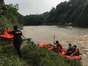 Mayat Pria Membusuk Ditemukan di Sungai Cileungsi Bogor, Polisi Selidik