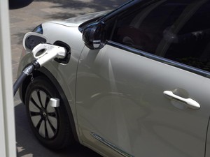 Beli Mobil Listrik di Agustus 2024 Banyak Untungnya Lho...