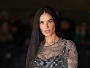 Demi Moore Gak Cuma Pamer Tubuh di Striptease