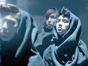 HUT ke-12 Debut EXO Bareng Fenomena Alam Gerhana Matahari Total