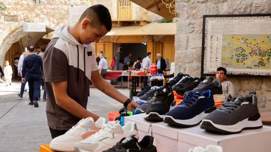 Palestinians prepare for Eid al-Fitr, amid the ongoing conflict between Israel and the Palestinian Islamist group Hamas, in Nablus, in the Israeli-occupied West Bank, April 6, 2024. REUTERS/Raneen Sawafta