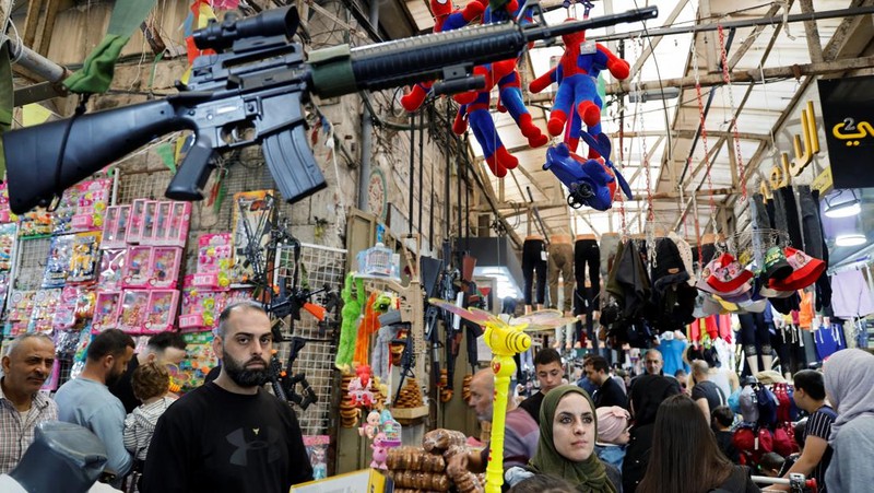 Palestinians prepare for Eid al-Fitr, amid the ongoing conflict between Israel and the Palestinian Islamist group Hamas, in Nablus, in the Israeli-occupied West Bank, April 6, 2024. REUTERS/Raneen Sawafta