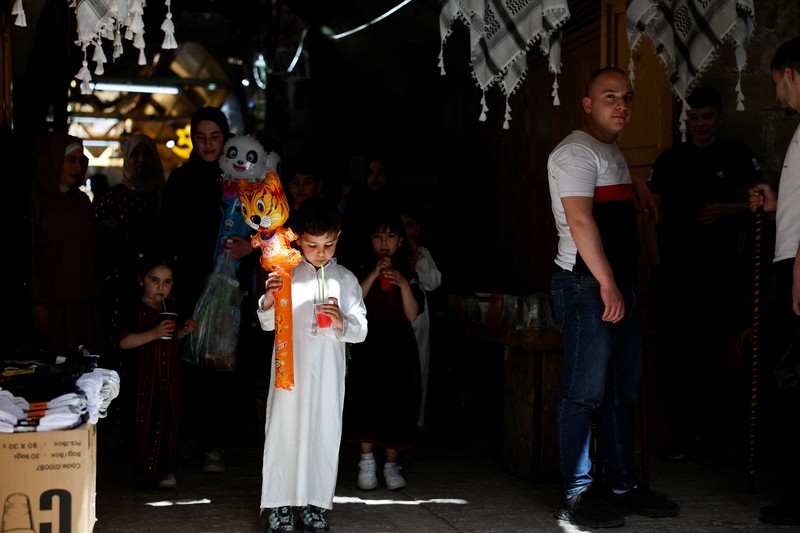 ISRAEL-PALESTINIANS/EID AL FITR-PREPARTIONS Palestinians prepare for Eid al-Fitr, amid the ongoing conflict between Israel and the Palestinian Islamist group Hamas, in Nablus, in the Israeli-occupied West Bank, April 6, 2024. REUTERS/Raneen Sawafta