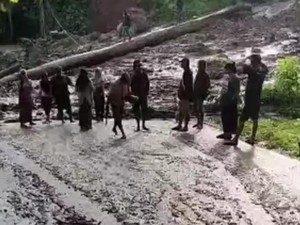 Jalan Trans Sulteng-Gorontalo Lumpuh Akibat Banjir dan Longsor di Buol