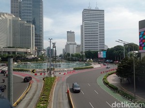 Melihat Kosongnya Jalanan Bundaran HI di H-2 Lebaran