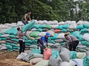 Cegah Laka di Tikungan Ekstrem Pacet-Cangar, Polisi Benahi Jalur Penyelamat