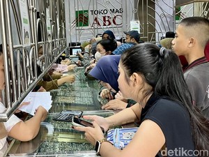 Ramai-ramai Beli Emas Jelang Lebaran