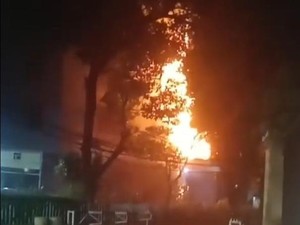 1 Petugas Damkar Meninggal Dunia Usai Padamkan Kebakaran Kantor LBH-YLBHI