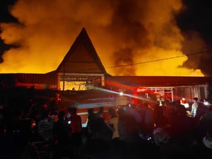 Ratusan Kios di Pasar Tarutung Ludes Terbakar