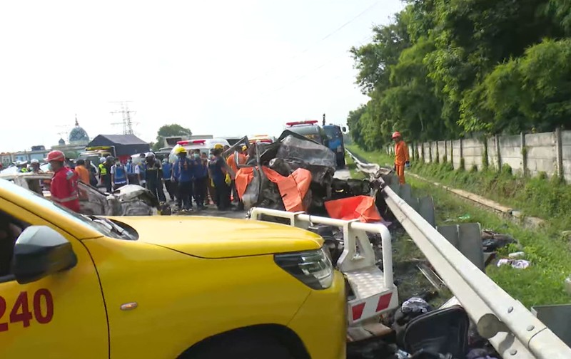 Kecelakaan Tol Jakarta Cikampek KM 58 Kecelakaan Tol Jakarta Cikampek KM 58. (Tangkapan Layar CNN Indonesia TV)