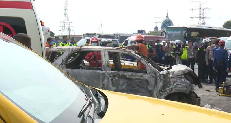Kecelakaan Tol Jakarta Cikampek KM 58 Kecelakaan Tol Jakarta Cikampek KM 58. (Tangkapan Layar CNN Indonesia TV)