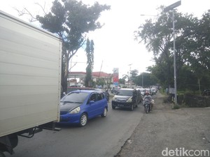 Poros Jeneponto Macet 4 Jam, Antrean Kendaraan Pemudik Mengular 1 Km