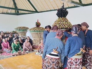 Numplak Wajik, Prosesi Merangkai Gunungan Garebeg Sawal Keraton Jogja