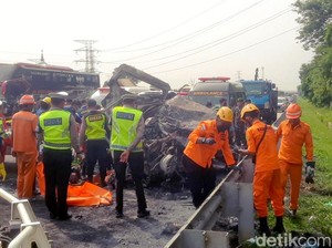 3 Warga Kuningan Jadi Korban Kecelakaan di Tol Japek