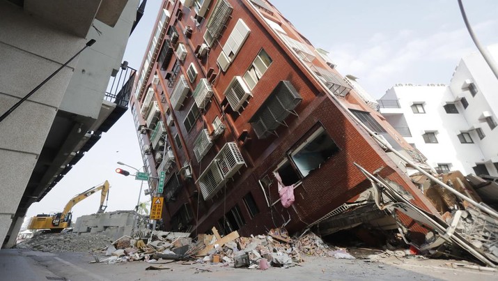 Debris surrounds a building collapsed by a powerful earthquake the day before, in Hualien, Taiwan, April 4, 2024. Taiwan’s strongest earthquake in 25 years left the ground floors of some buildings collapsed, leaving them leaning at precarious angles. (AP Photo/Chiang Ying-ying)