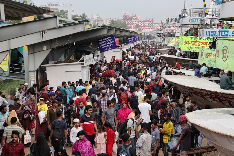 RELIGION-EID/BANGLADESH People get into a ferry at the Sadarghat Ferry Terminal to go home to celebrate Eid al-Fitr with their family, in Dhaka, Bangladesh, April 8, 2024. REUTERS/Mohammad Ponir Hossain