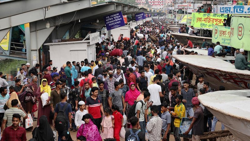 People get into a ferry at the Sadarghat Ferry Terminal to go home to celebrate Eid al-Fitr with their family, in Dhaka, Bangladesh, April 8, 2024. REUTERS/Mohammad Ponir Hossain