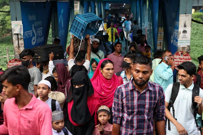RELIGION-EID/BANGLADESH People get into a ferry at the Sadarghat Ferry Terminal to go home to celebrate Eid al-Fitr with their family, in Dhaka, Bangladesh, April 8, 2024. REUTERS/Mohammad Ponir Hossain