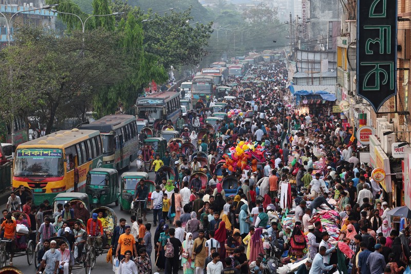 RELIGION-EID/BANGLADESH People get into a ferry at the Sadarghat Ferry Terminal to go home to celebrate Eid al-Fitr with their family, in Dhaka, Bangladesh, April 8, 2024. REUTERS/Mohammad Ponir Hossain